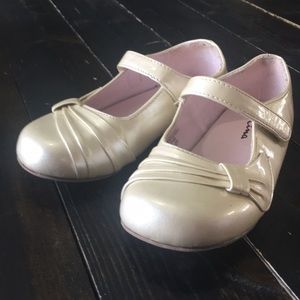 💎 Nina Iridescent Pearl Mary Janes 💎